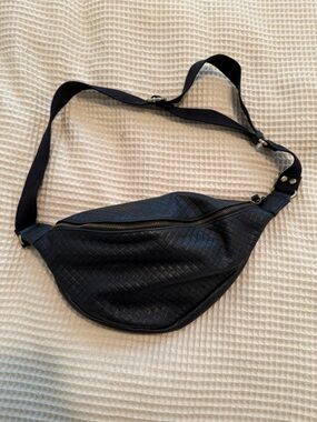 Andar Tatum Black Woven Crossbody Belt Bag